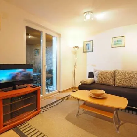 In With Seaview, Terrace, Air Condition, Wifi Apartment *