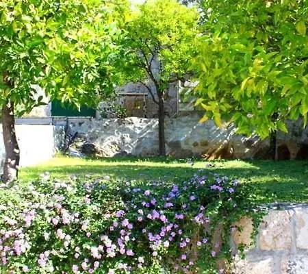 In With Seaview, Terrace, Air Condition, Wifi Apartment *
