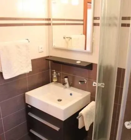 In With Seaview, Terrace, Air Condition, Wifi アパート *